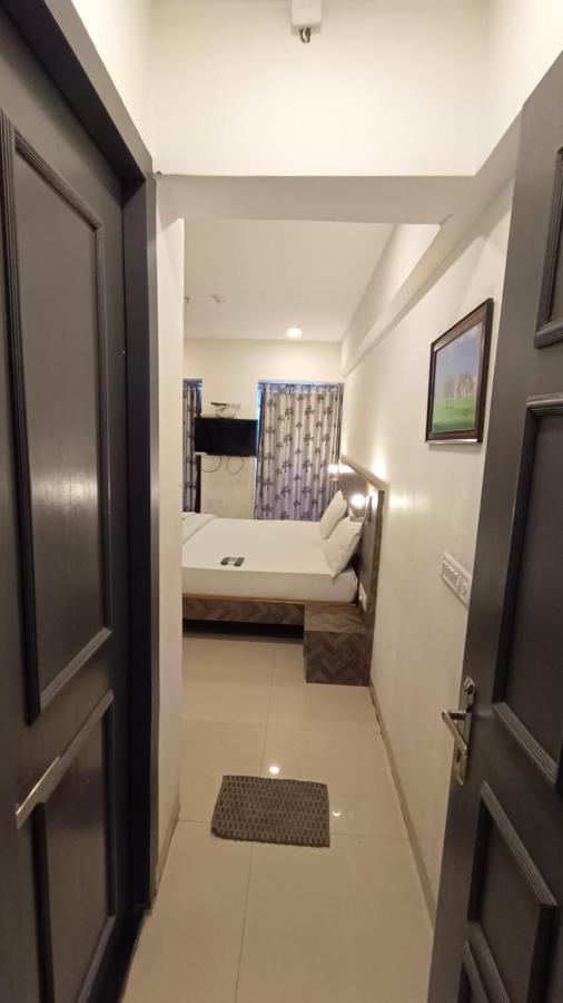 J R Residency Hotel Navi Mumbai Exterior photo