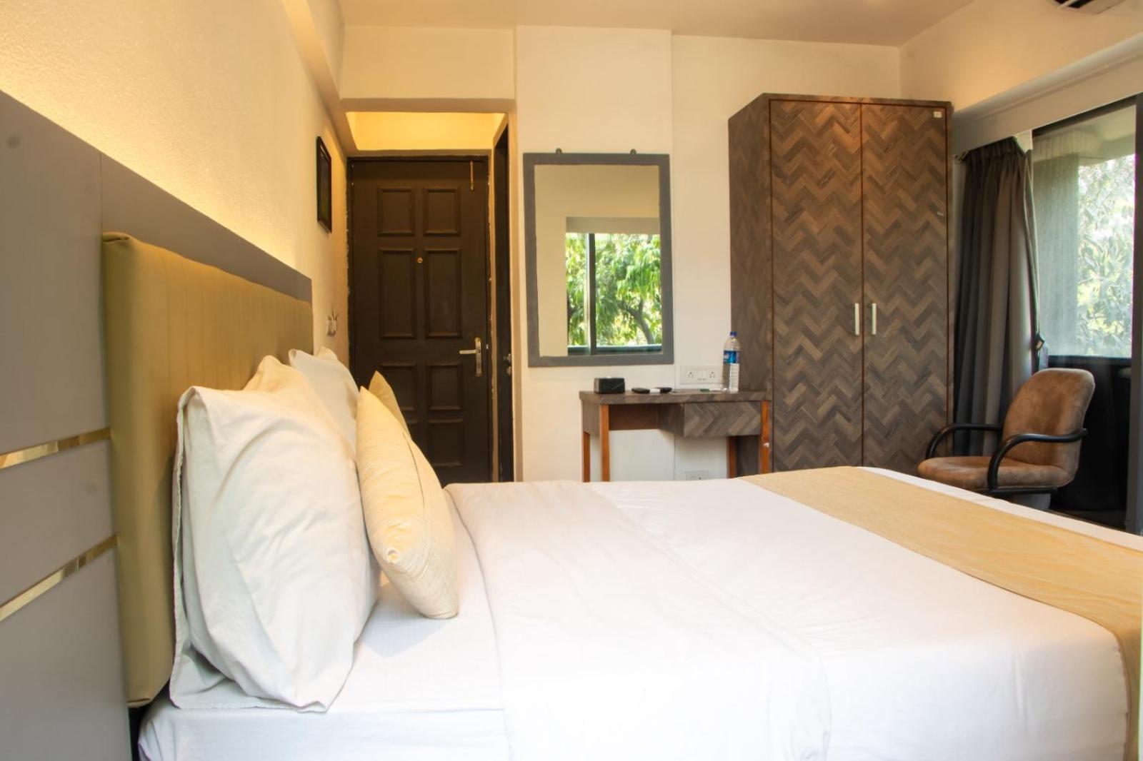 J R Residency Hotel Navi Mumbai Exterior photo