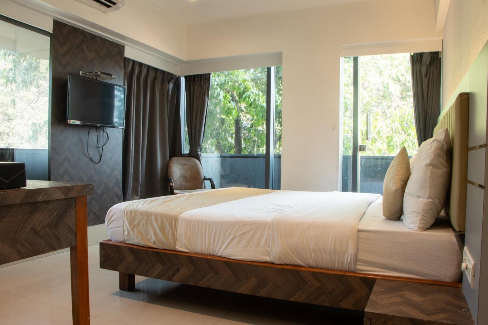 J R Residency Hotel Navi Mumbai Exterior photo
