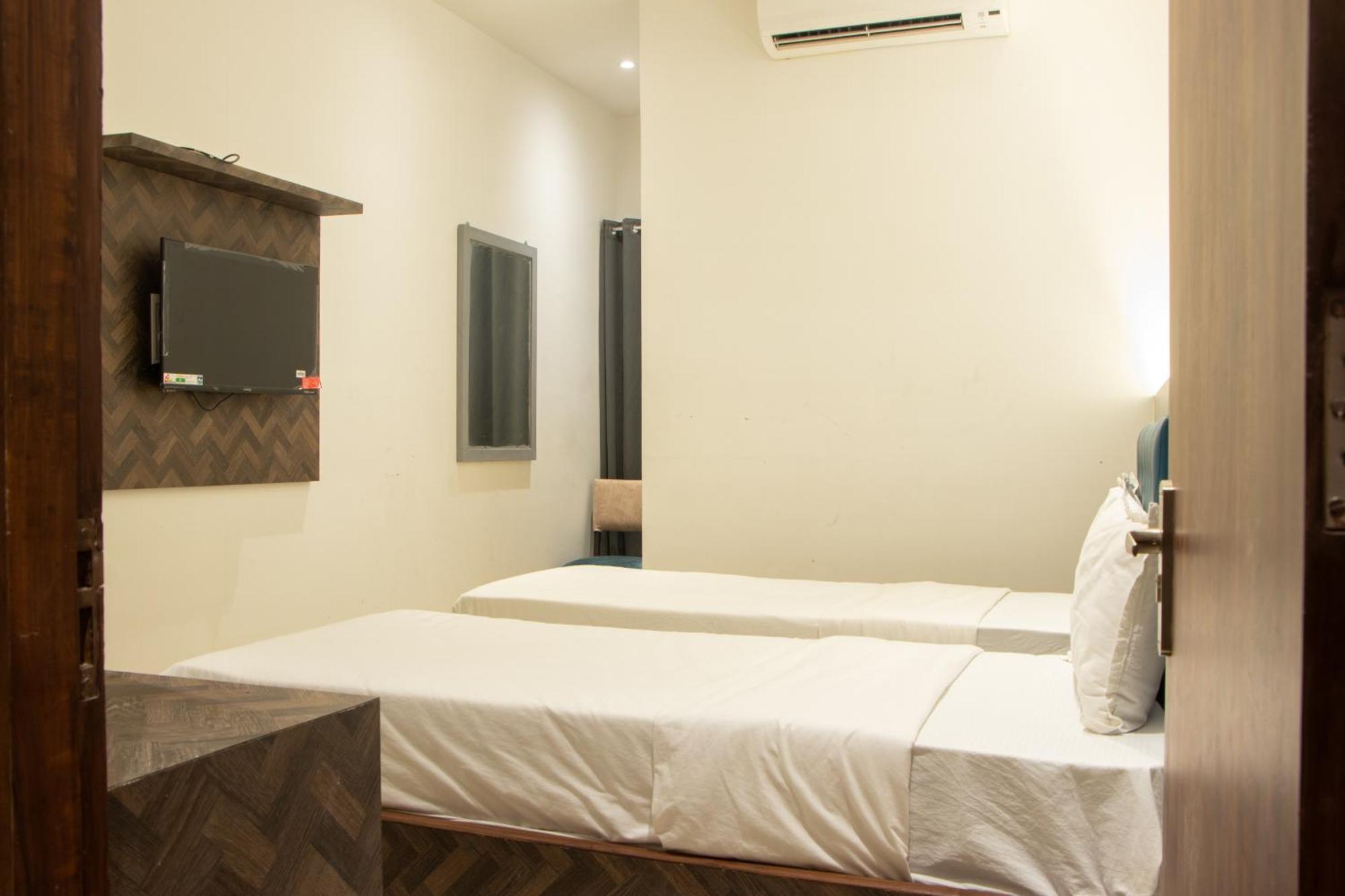 J R Residency Hotel Navi Mumbai Exterior photo