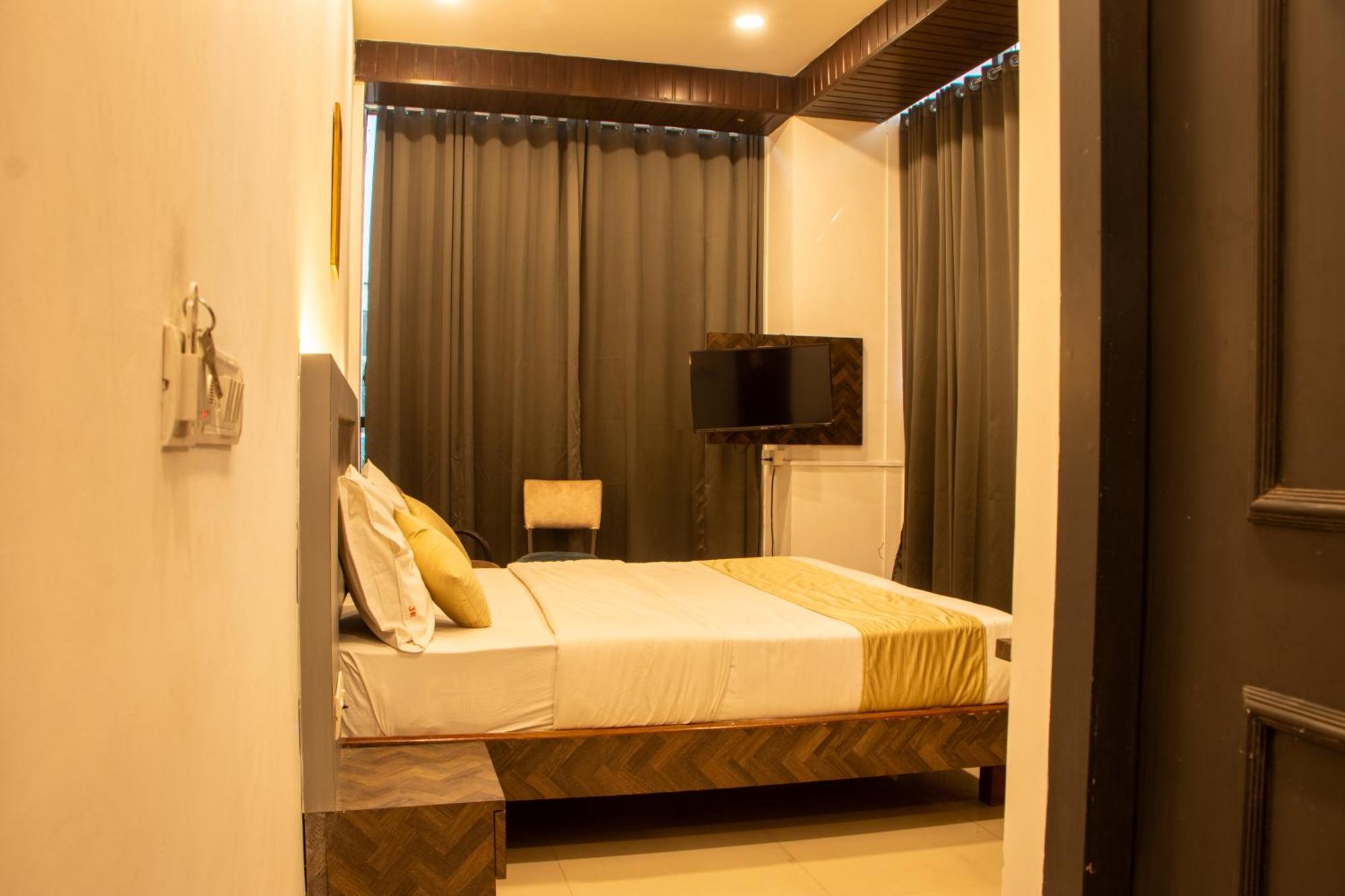 J R Residency Hotel Navi Mumbai Exterior photo