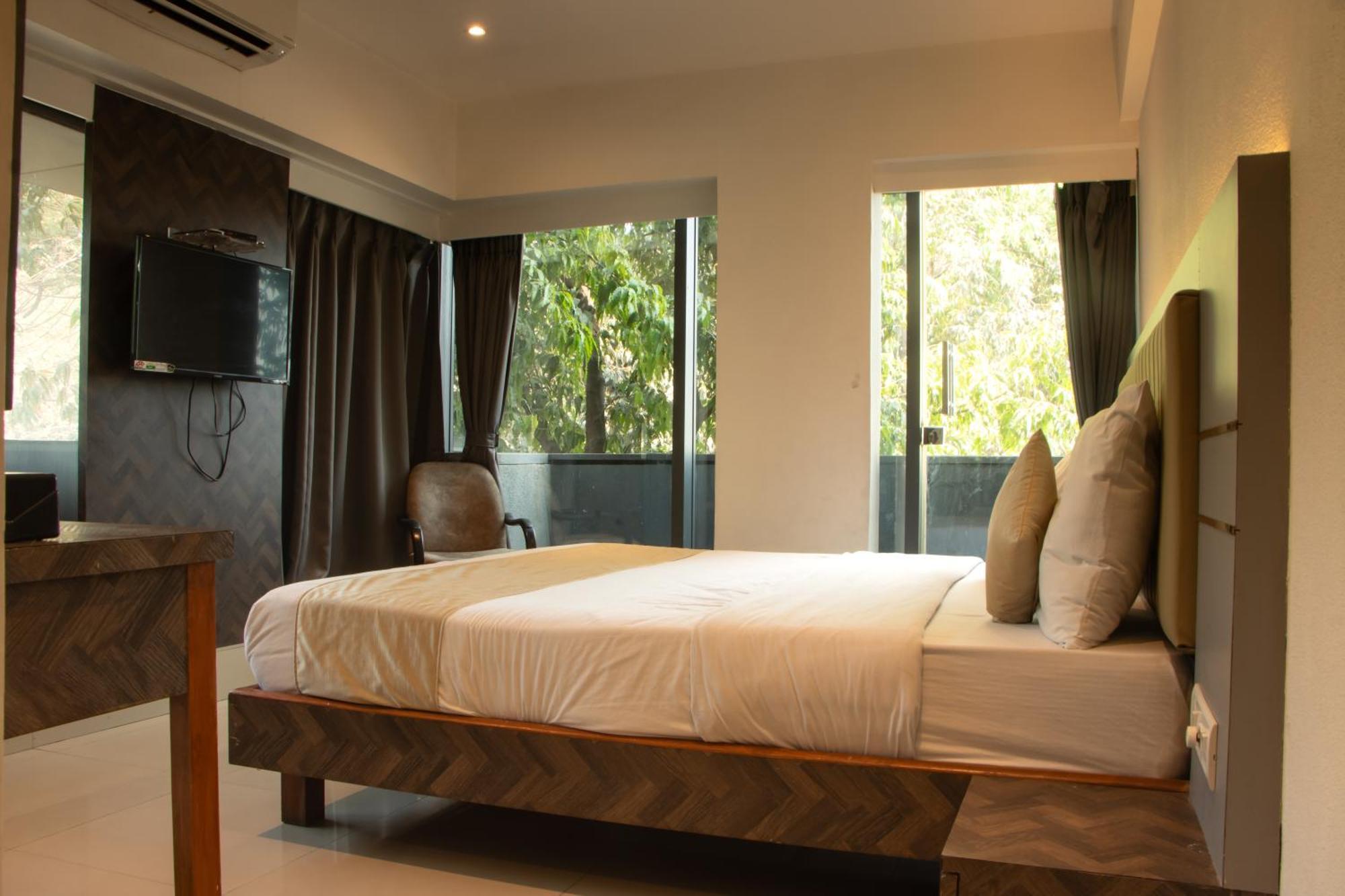 J R Residency Hotel Navi Mumbai Exterior photo